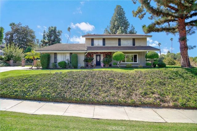 1230 Via Vallarta, Riverside, CA 92506