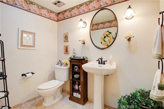 1230 Via Vallarta, Riverside, CA 92506