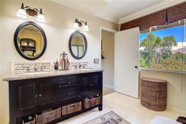 1230 Via Vallarta, Riverside, CA 92506