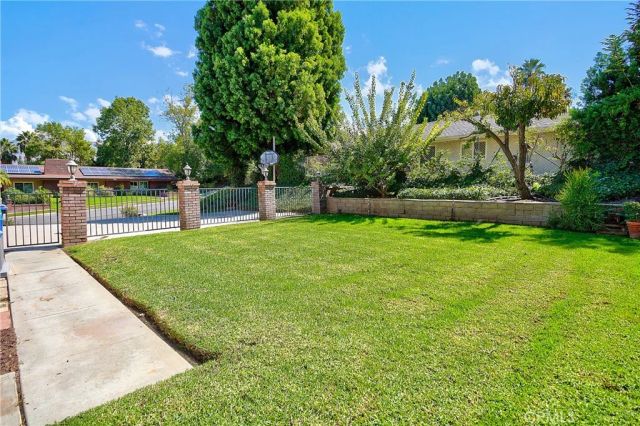 1230 Via Vallarta, Riverside, CA 92506
