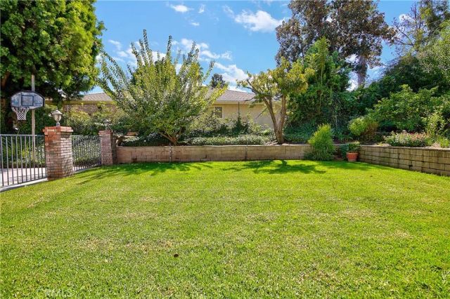 1230 Via Vallarta, Riverside, CA 92506