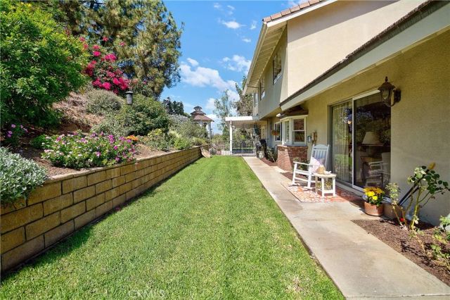 1230 Via Vallarta, Riverside, CA 92506