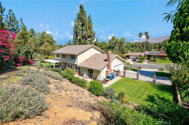 1230 Via Vallarta, Riverside, CA 92506