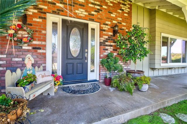 1230 Via Vallarta, Riverside, CA 92506