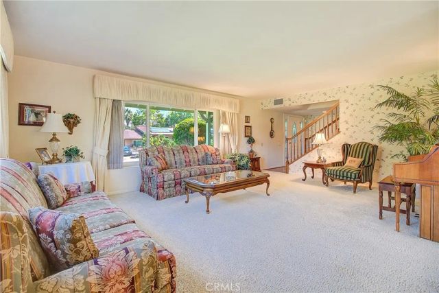 1230 Via Vallarta, Riverside, CA 92506