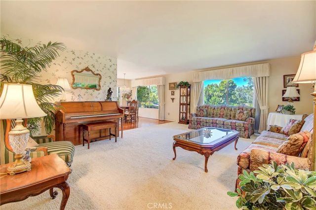 1230 Via Vallarta, Riverside, CA 92506
