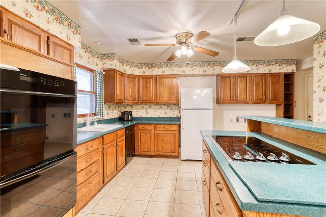 11234 Champion Wood Drive, Tomball, TX 77375