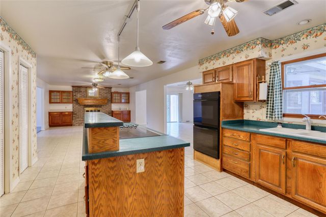 11234 Champion Wood Drive, Tomball, TX 77375