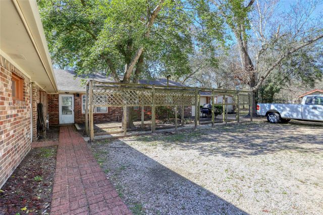 11234 Champion Wood Drive, Tomball, TX 77375