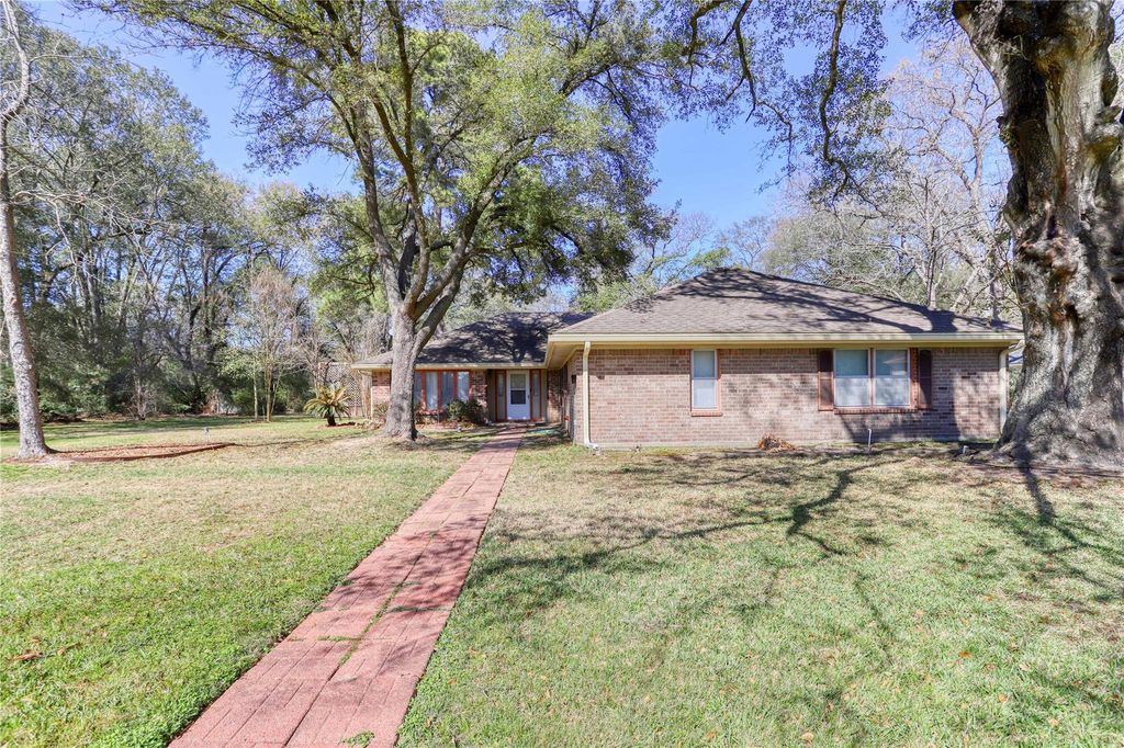 11234 Champion Wood Drive, Tomball, TX 77375