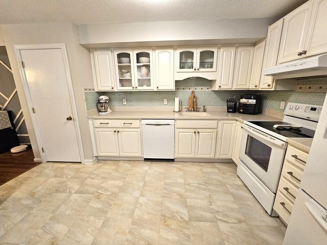 130 Endicott St N Unit 104, Laconia, NH 03246