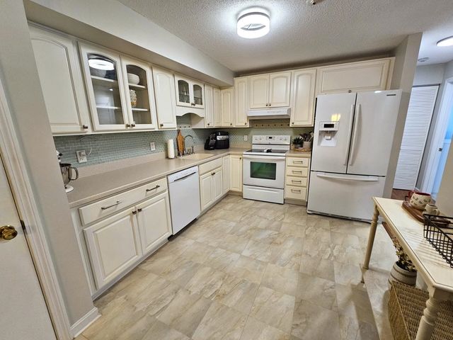 130 Endicott St N Unit 104, Laconia, NH 03246