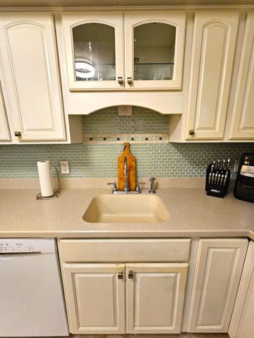 130 Endicott St N Unit 104, Laconia, NH 03246