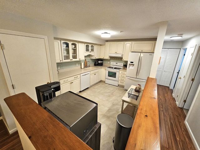 130 Endicott St N Unit 104, Laconia, NH 03246