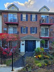 130 Endicott St N Unit 104, Laconia, NH 03246