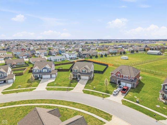 937 Maple Stone Drive, Greenwood, IN 46143