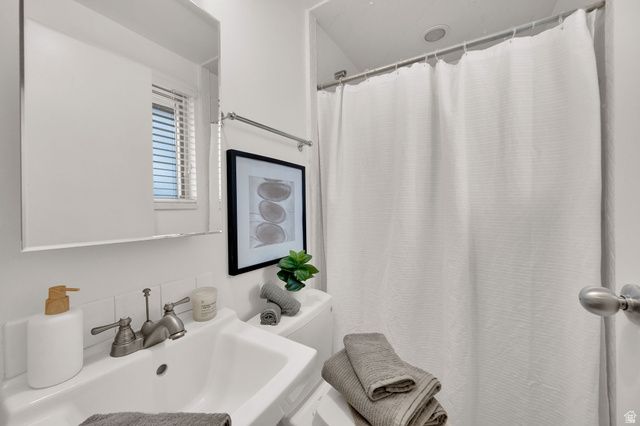 4520 S THORNWOOD AVE, Taylorsville, UT 84123