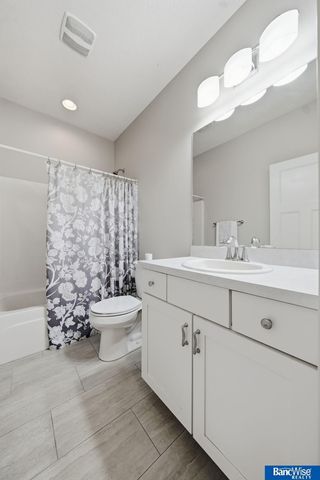 9230 S 71 Street, Lincoln, NE 68516