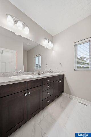 9230 S 71 Street, Lincoln, NE 68516