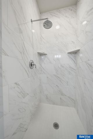 9230 S 71 Street, Lincoln, NE 68516