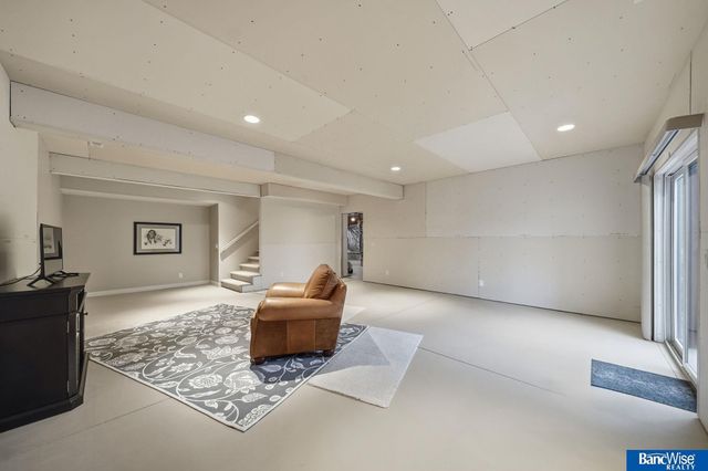 9230 S 71 Street, Lincoln, NE 68516