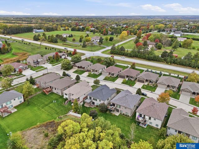 9230 S 71 Street, Lincoln, NE 68516