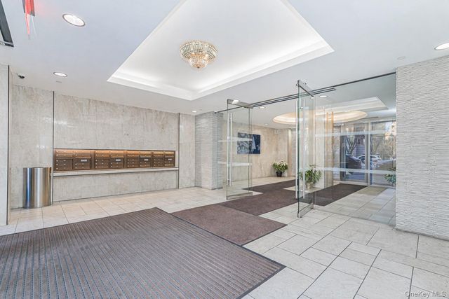 50 oceana Drive W 8D, Brooklyn, NY 11235