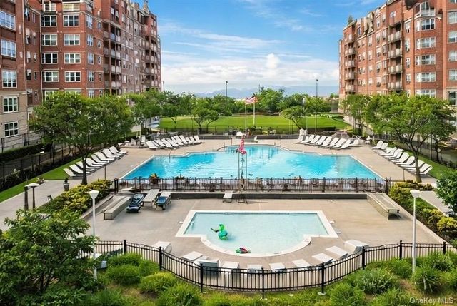 50 oceana Drive W 8D, Brooklyn, NY 11235