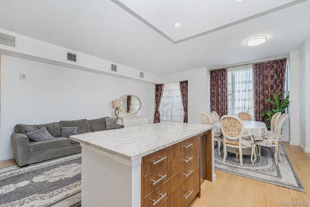 50 oceana Drive W 8D, Brooklyn, NY 11235