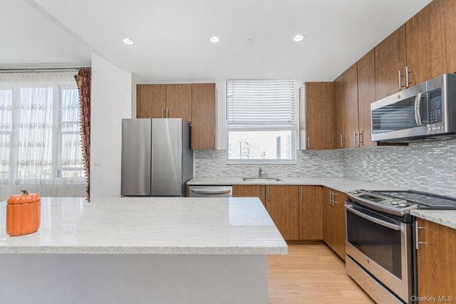50 oceana Drive W 8D, Brooklyn, NY 11235