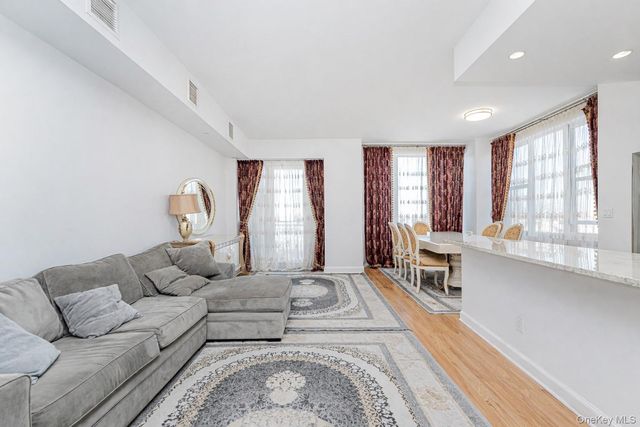 50 oceana Drive W 8D, Brooklyn, NY 11235