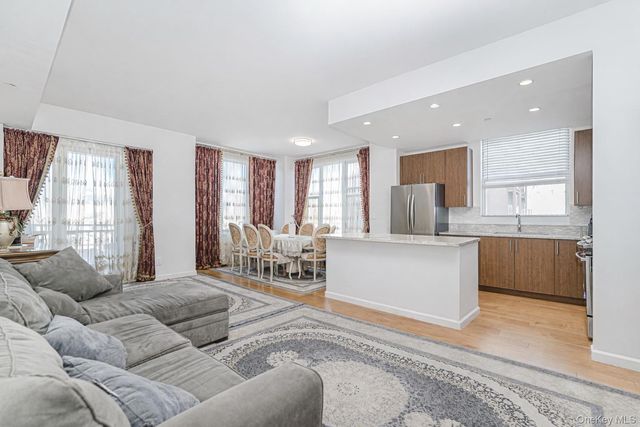 50 oceana Drive W 8D, Brooklyn, NY 11235