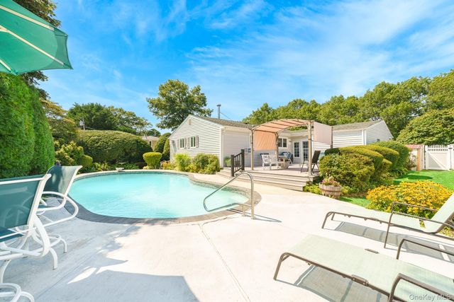 4 Oak Street, Port Jefferson Station, NY 11776
