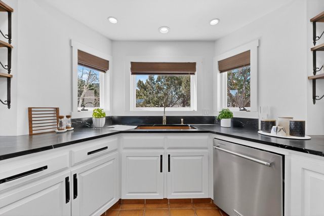 3 Gavilan Court, Santa Fe, NM 87508