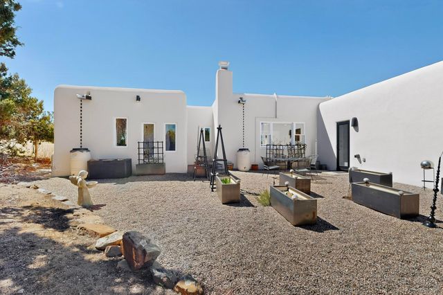 3 Gavilan Court, Santa Fe, NM 87508