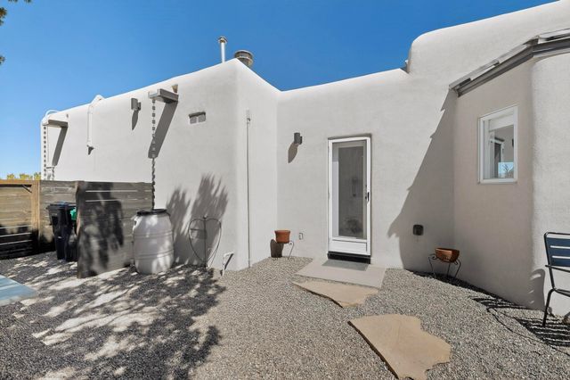 3 Gavilan Court, Santa Fe, NM 87508