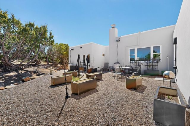3 Gavilan Court, Santa Fe, NM 87508