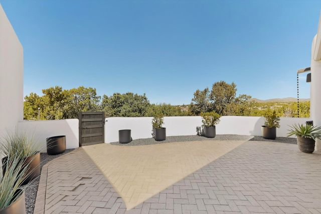 3 Gavilan Court, Santa Fe, NM 87508