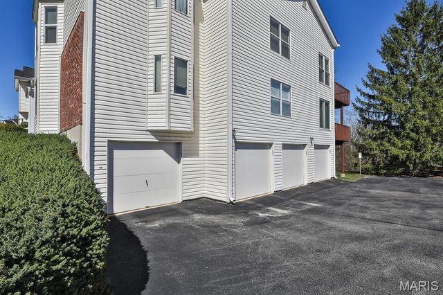 760 Woodside Trails Drive 203, Ballwin, MO 63021