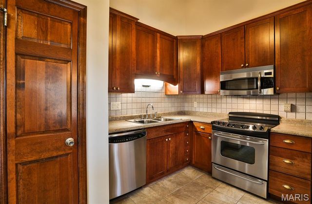 760 Woodside Trails Drive 203, Ballwin, MO 63021