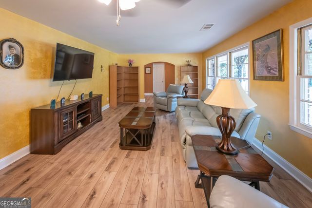 211 Bennett Circle, Carrollton, GA 30117