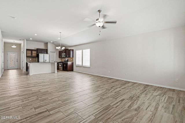 13745 Lago Vista Avenue, Horizon City, TX 79928