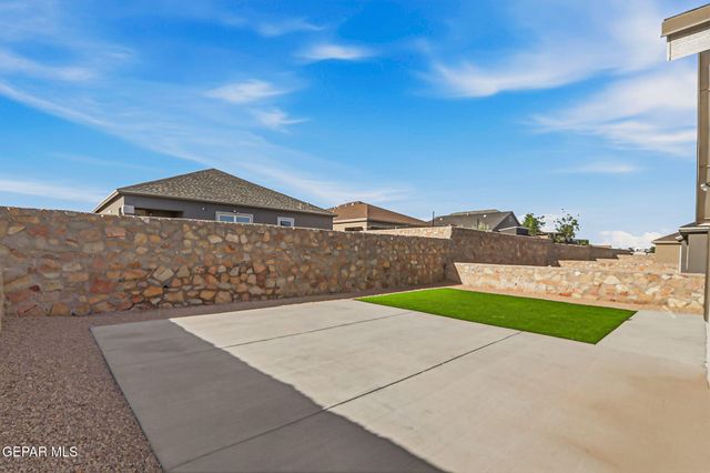 13745 Lago Vista Avenue, Horizon City, TX 79928