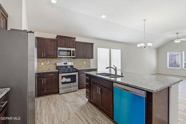 13745 Lago Vista Avenue, Horizon City, TX 79928