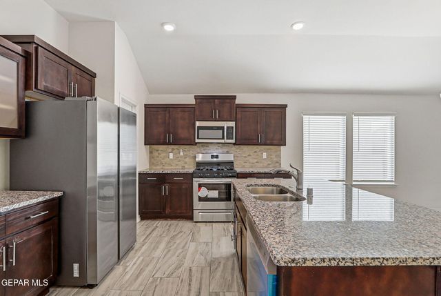13745 Lago Vista Avenue, Horizon City, TX 79928