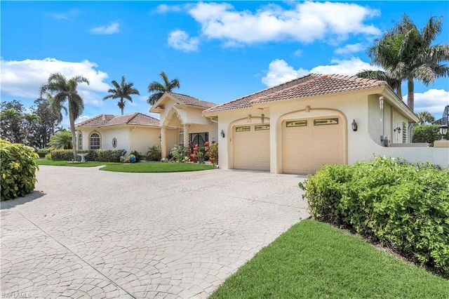 914 SPANISH MOSS TRL, Naples, FL 34108