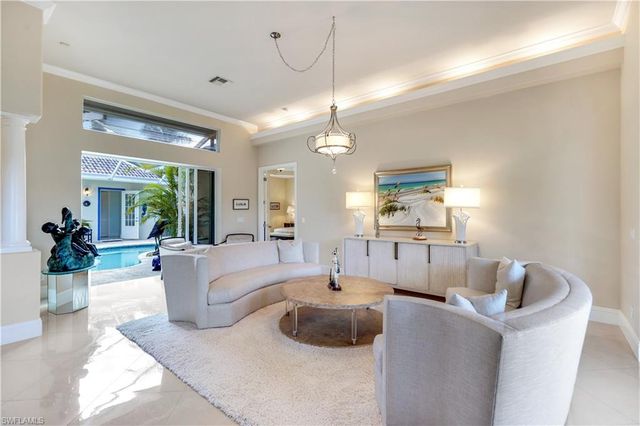 914 SPANISH MOSS TRL, Naples, FL 34108