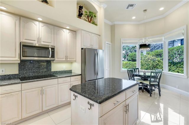 914 SPANISH MOSS TRL, Naples, FL 34108