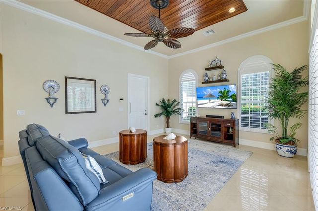 914 SPANISH MOSS TRL, Naples, FL 34108