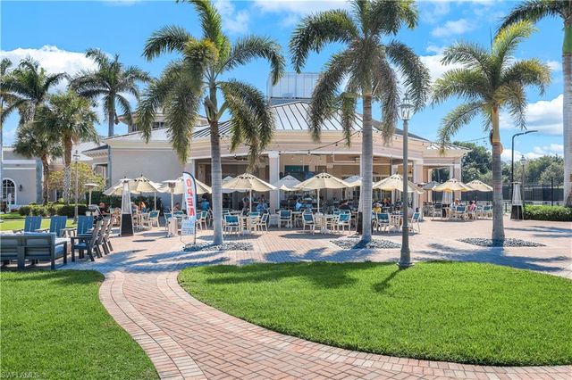 914 SPANISH MOSS TRL, Naples, FL 34108